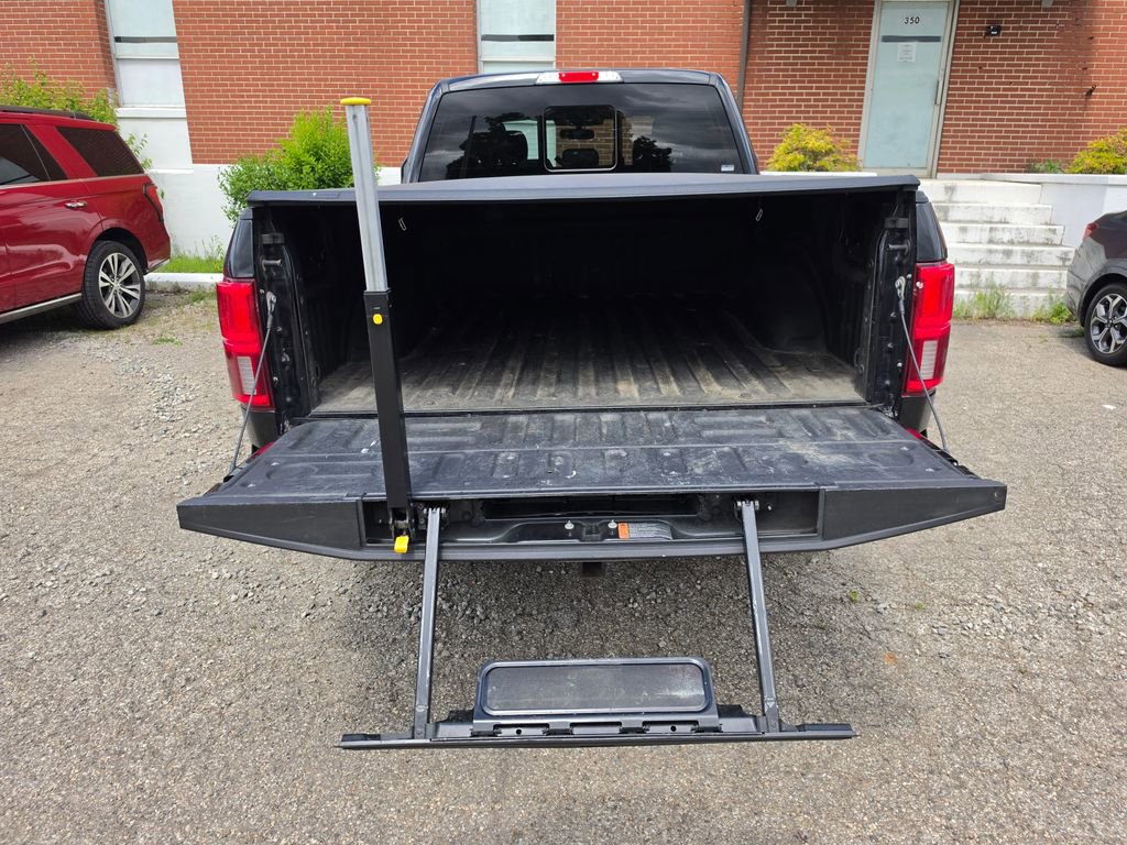 Used 2019 Ford F150 Platinum w/ Equipment Group 701A Luxury AWD/4WD image 8