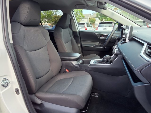 Used 2025 Toyota RAV4 XLE FWD image 23