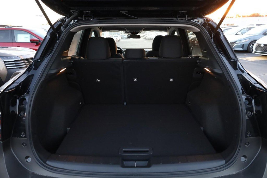 New 2026 Nissan Kicks SV w/ SV Premium Package image 7