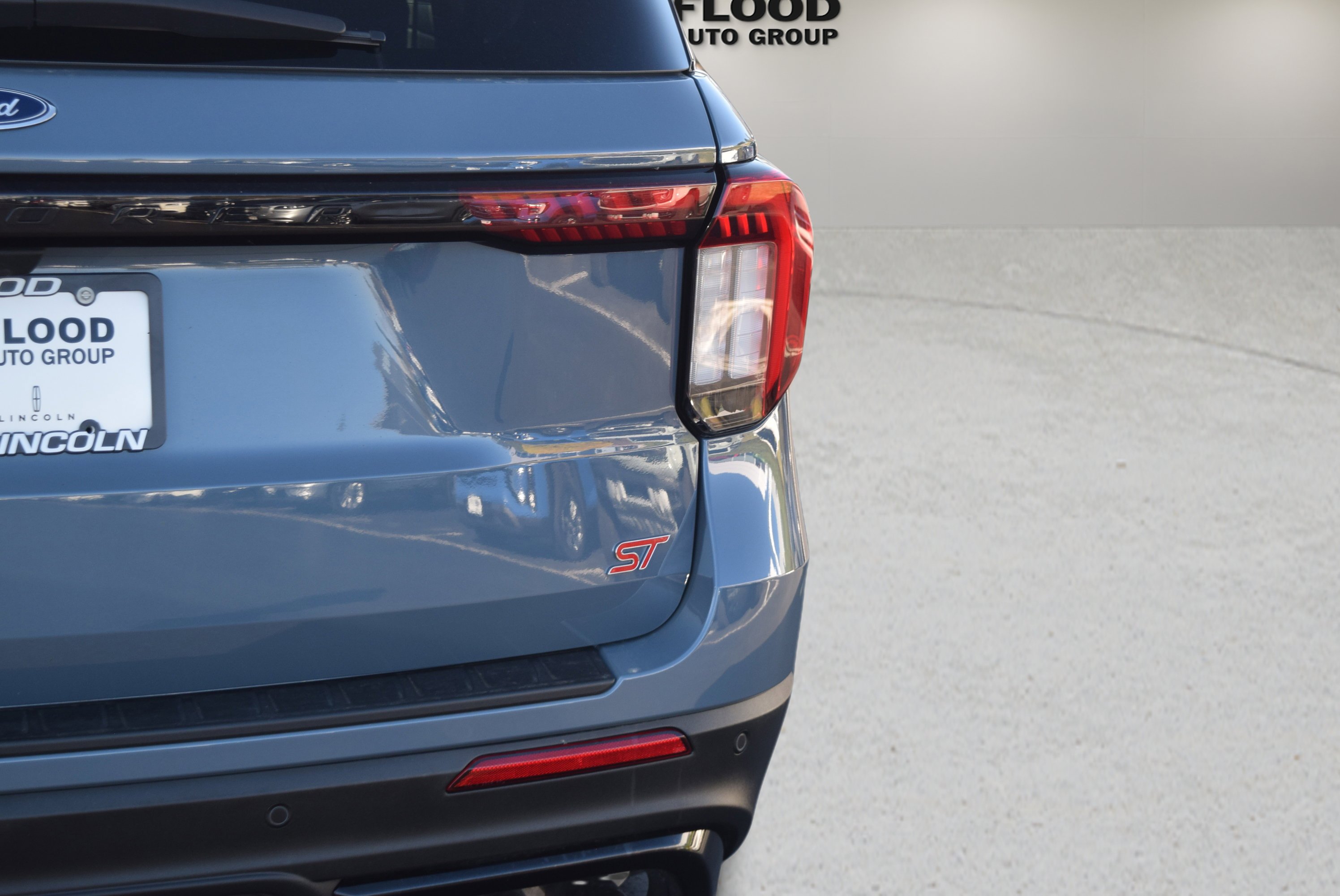 Used 2025 Ford Explorer ST image 6