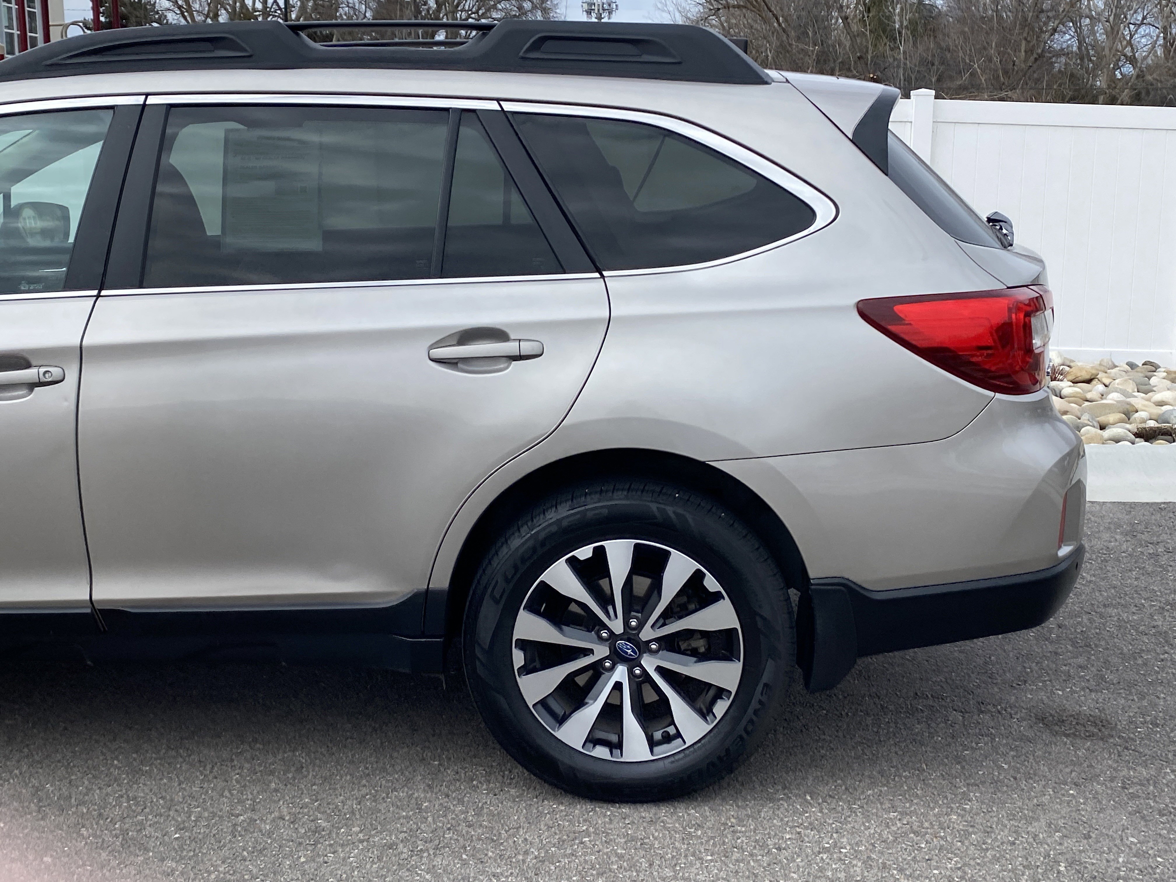 Used 2017 Subaru Outback 2.5i Limited image 4