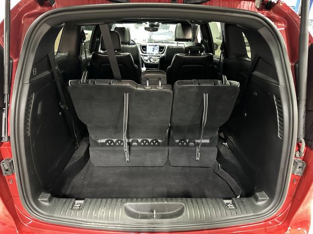 Used 2025 Chrysler Pacifica Limited image 25