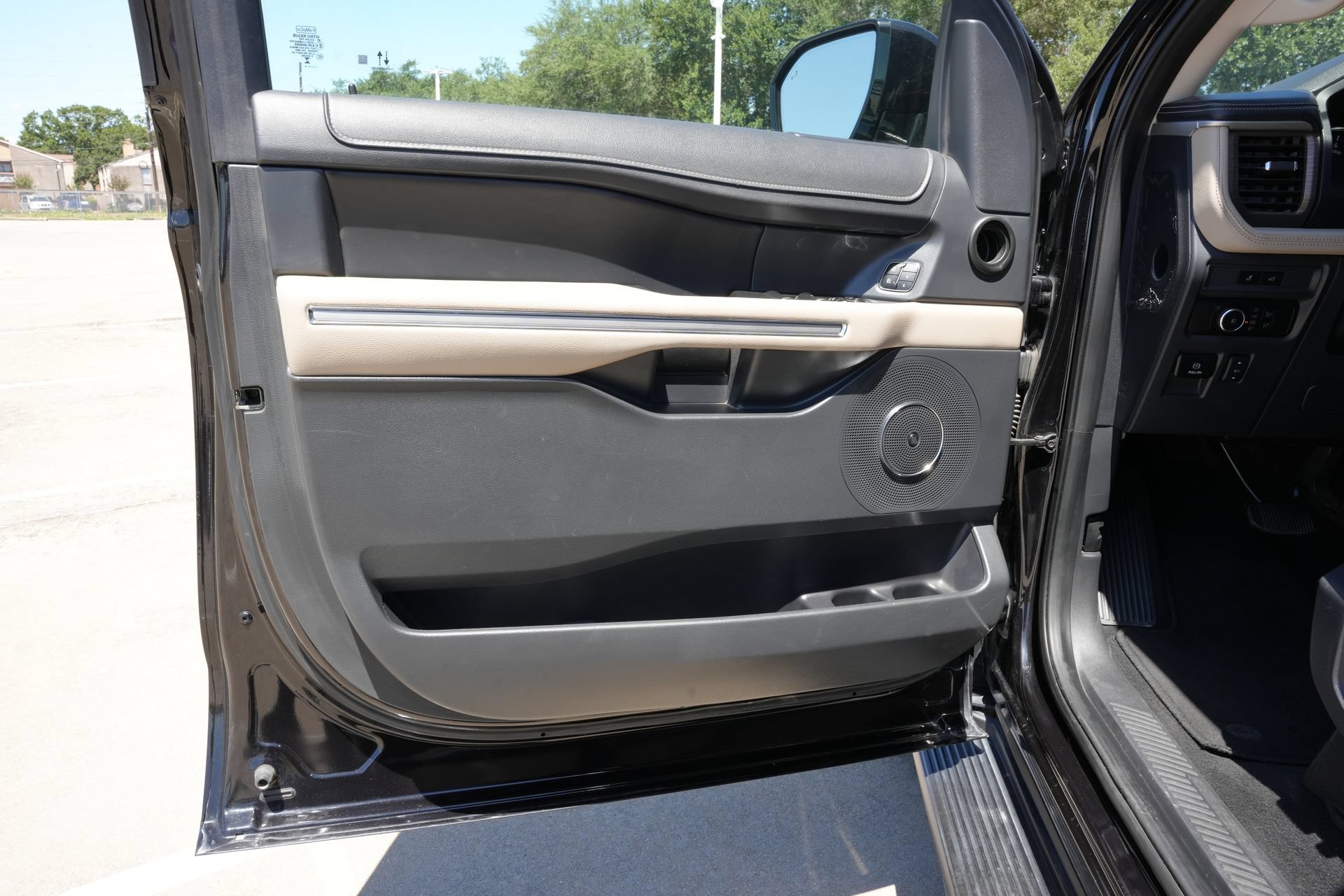 Used 2024 Ford Expedition Max Limited RWD image 17