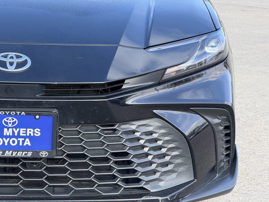 Used 2025 Toyota Camry SE FWD image 4