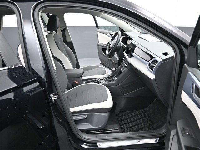 New 2026 Volkswagen Taos SE image 14