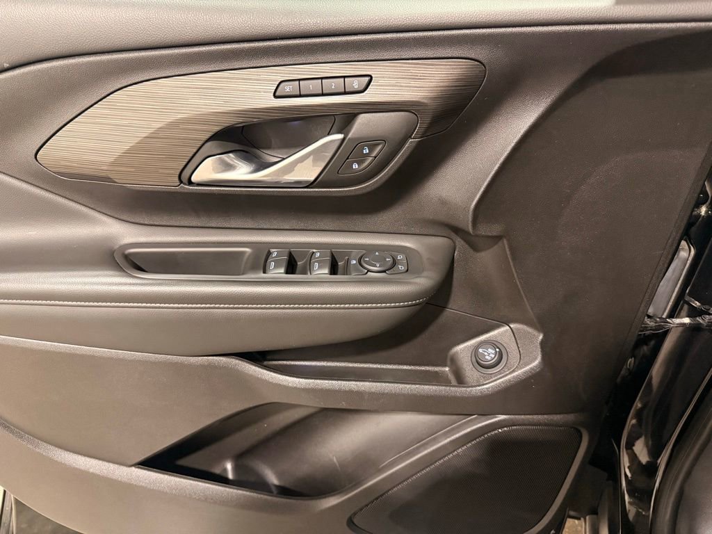 Used 2024 GMC Terrain SLT image 12