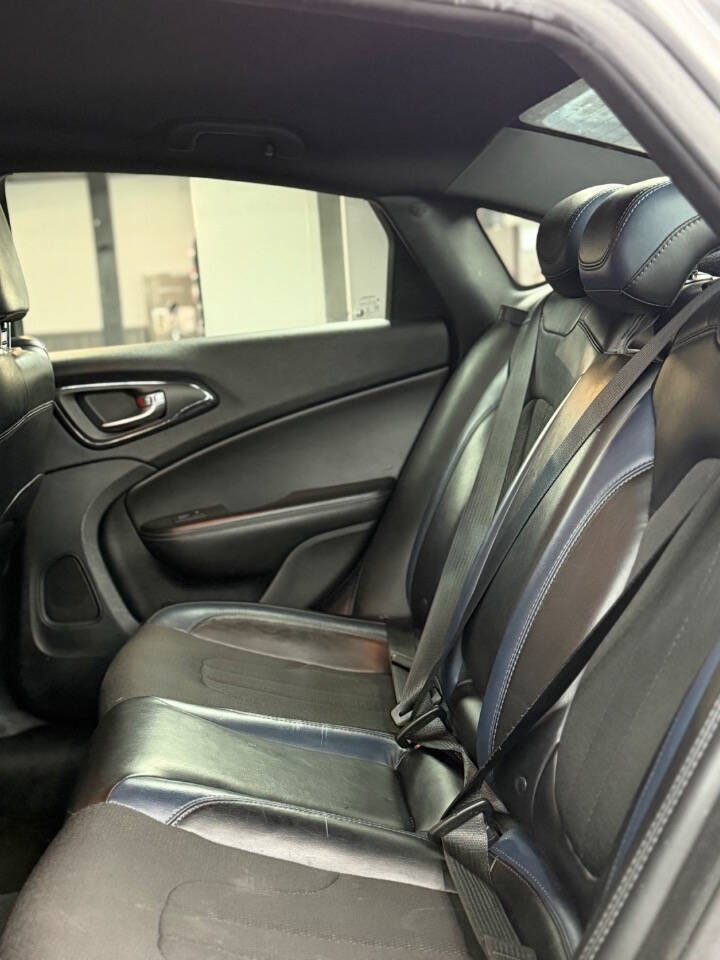 Used 2015 Chrysler 200 S FWD image 12