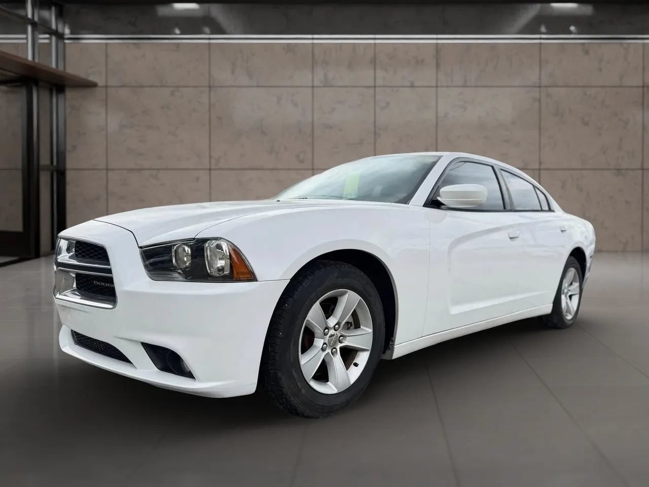 Used 2014 Dodge Charger SXT RWD image 2
