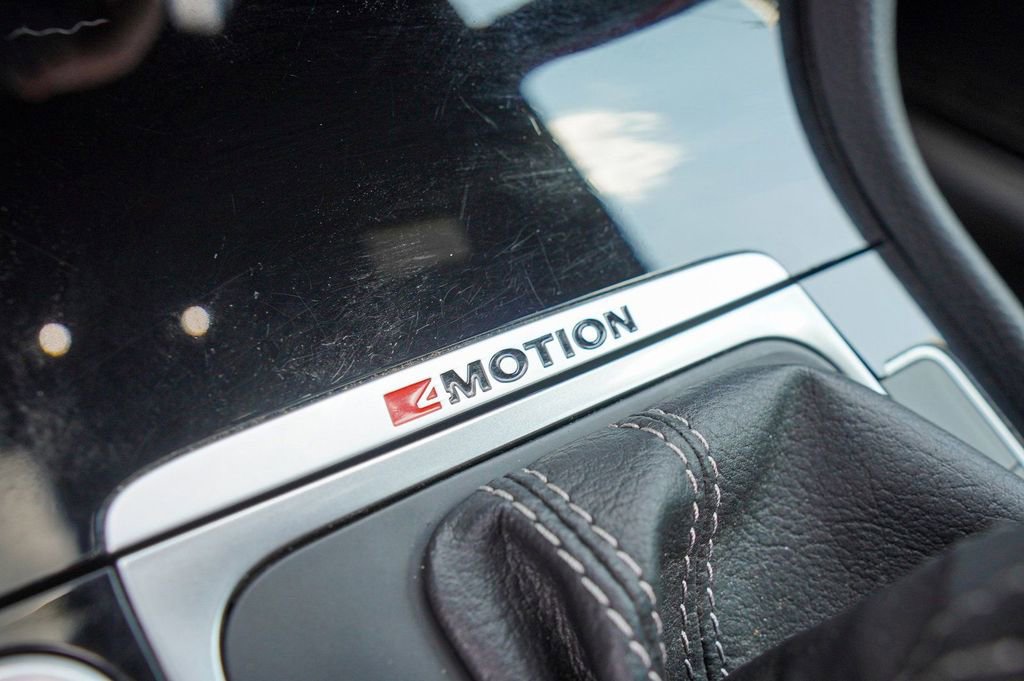 Used 2019 Volkswagen Golf R 4-Door image 32