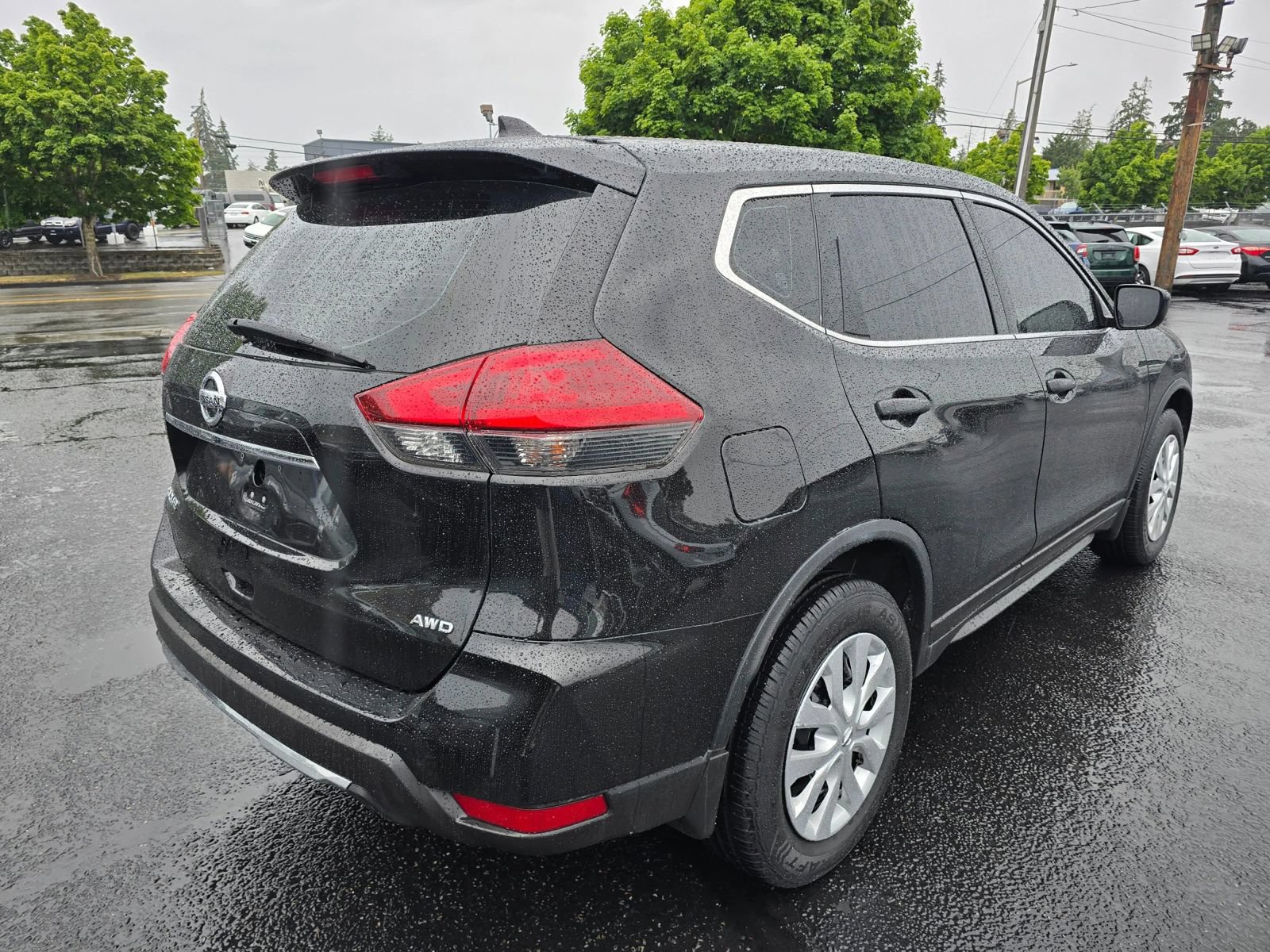 Used 2018 Nissan Rogue S AWD/4WD image 5