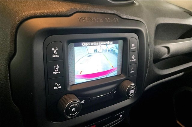 Used 2017 Jeep Renegade Latitude w/ Popular Equipment Group image 23