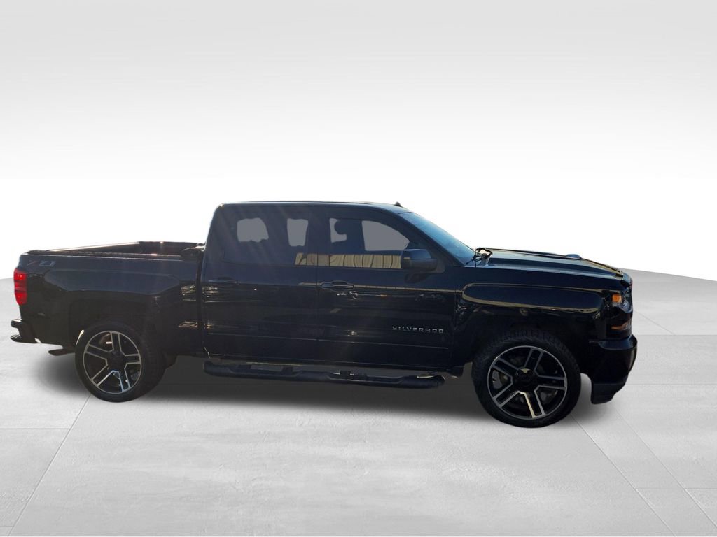 Used 2018 Chevrolet Silverado 1500 LT w/ LPO, Black Pack AWD/4WD image 14