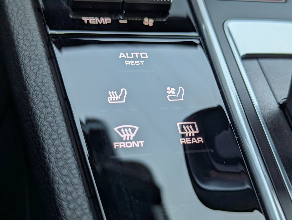 Used 2023 Porsche Cayenne Platinum Edition image 21