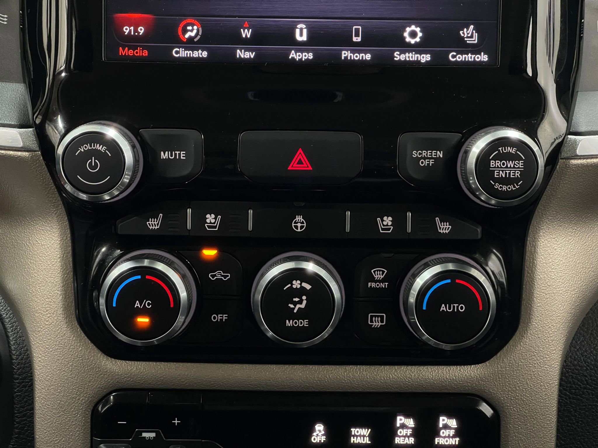 Used 2020 RAM 1500 Laramie AWD/4WD image 24