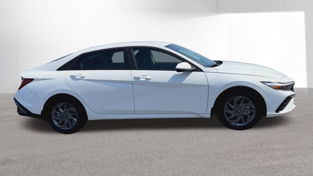 Used 2025 Hyundai Elantra Hybrid FWD image 84