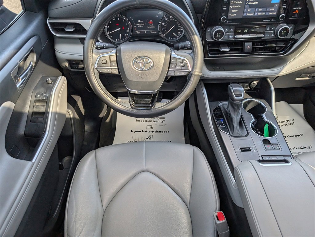 Used 2021 Toyota Highlander XLE image 25