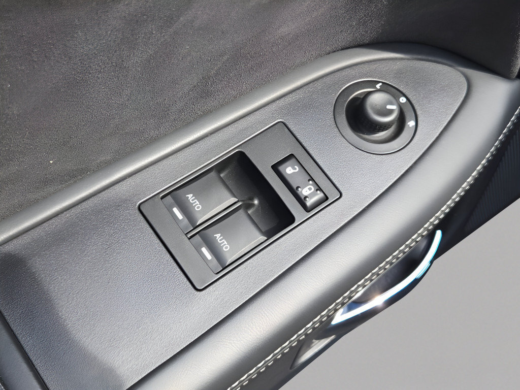 Used 2009 Dodge Challenger SRT8 RWD image 22