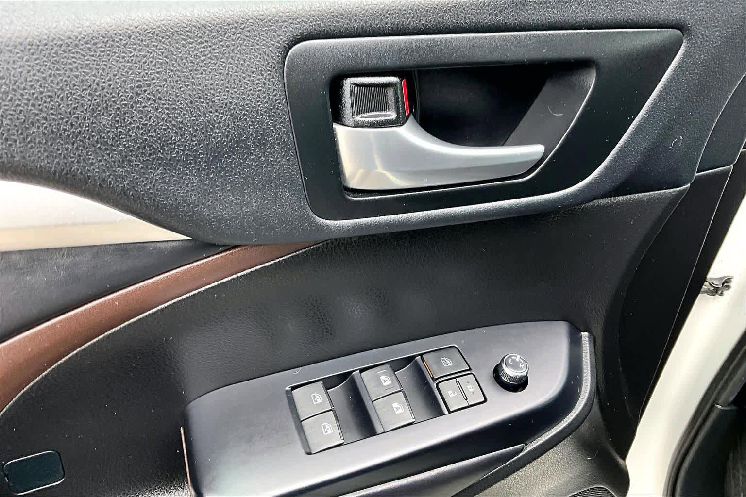 Certified 2019 Toyota Highlander XLE image 32