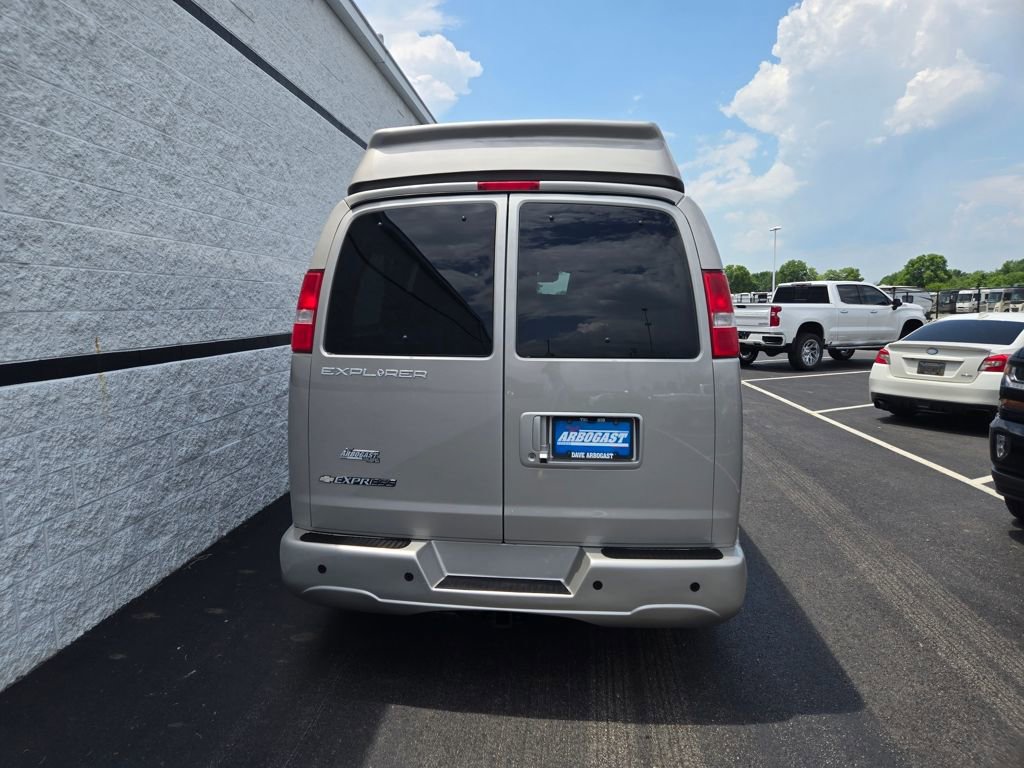 Used 2019 Chevrolet Express 2500 w/ Enhanced Convenience Package image 4