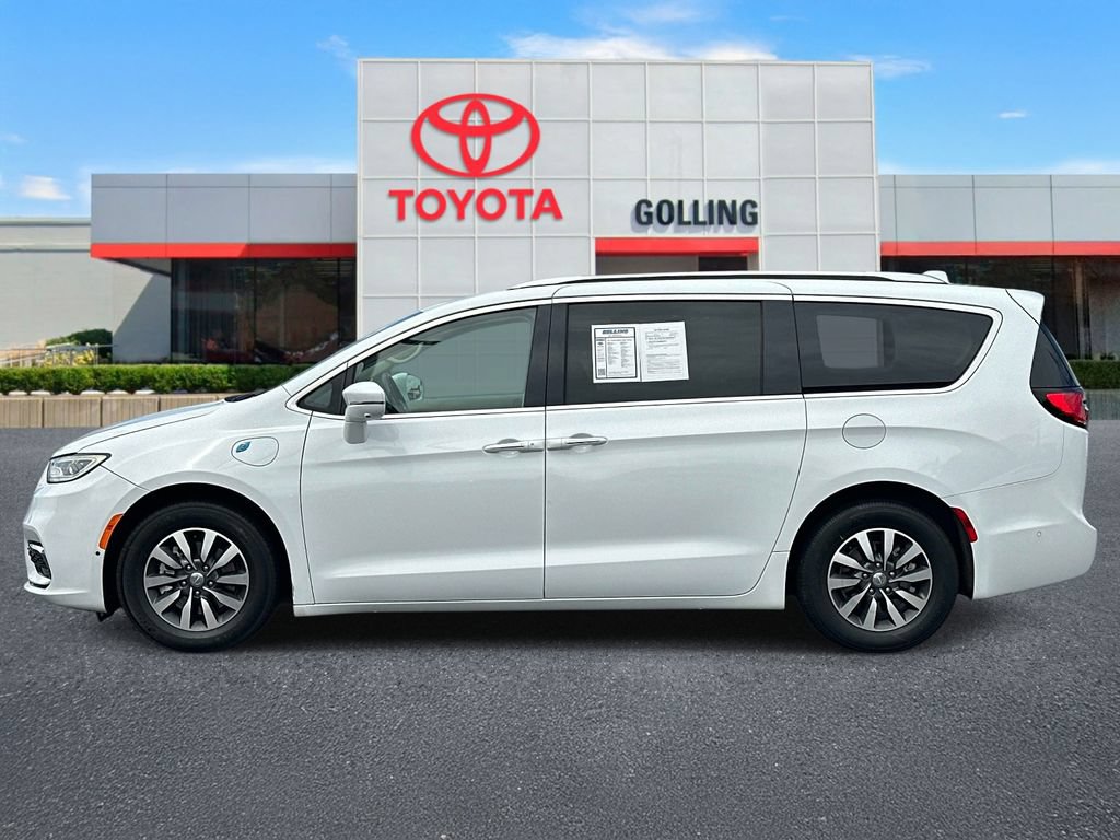Used 2021 Chrysler Pacifica Touring-L FWD image 2