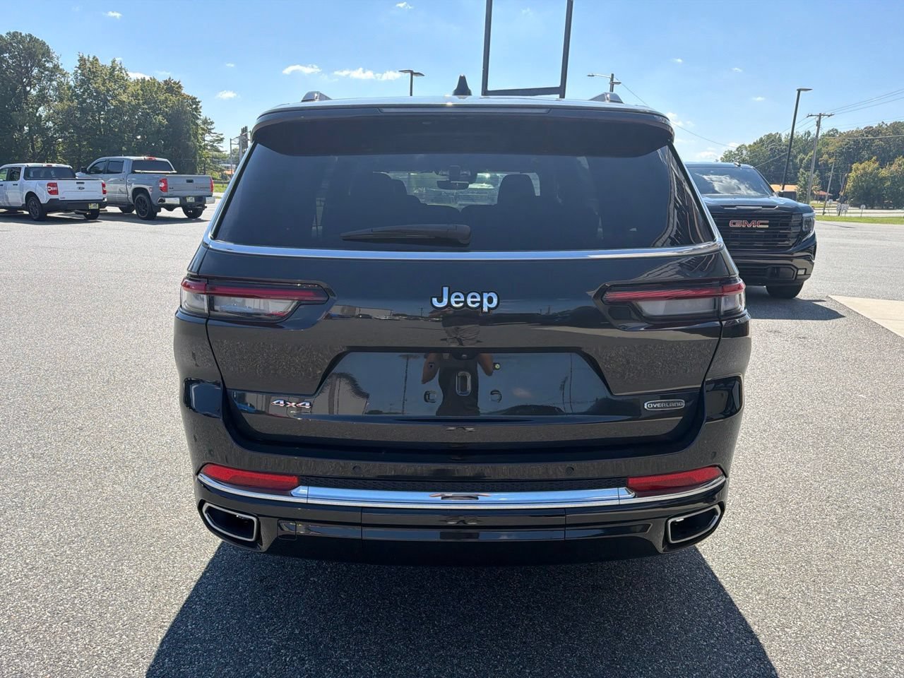 Used 2023 Jeep Grand Cherokee L Overland w/ MOPAR Finishing Package AWD/4WD image 8