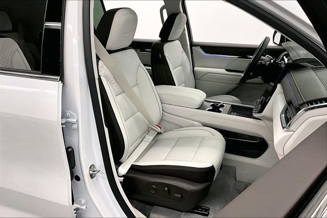 Used 2025 GMC Acadia Denali w/ Super Cruise Package image 8