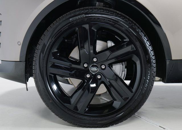 New 2026 Land Rover Discovery Dynamic SE image 9