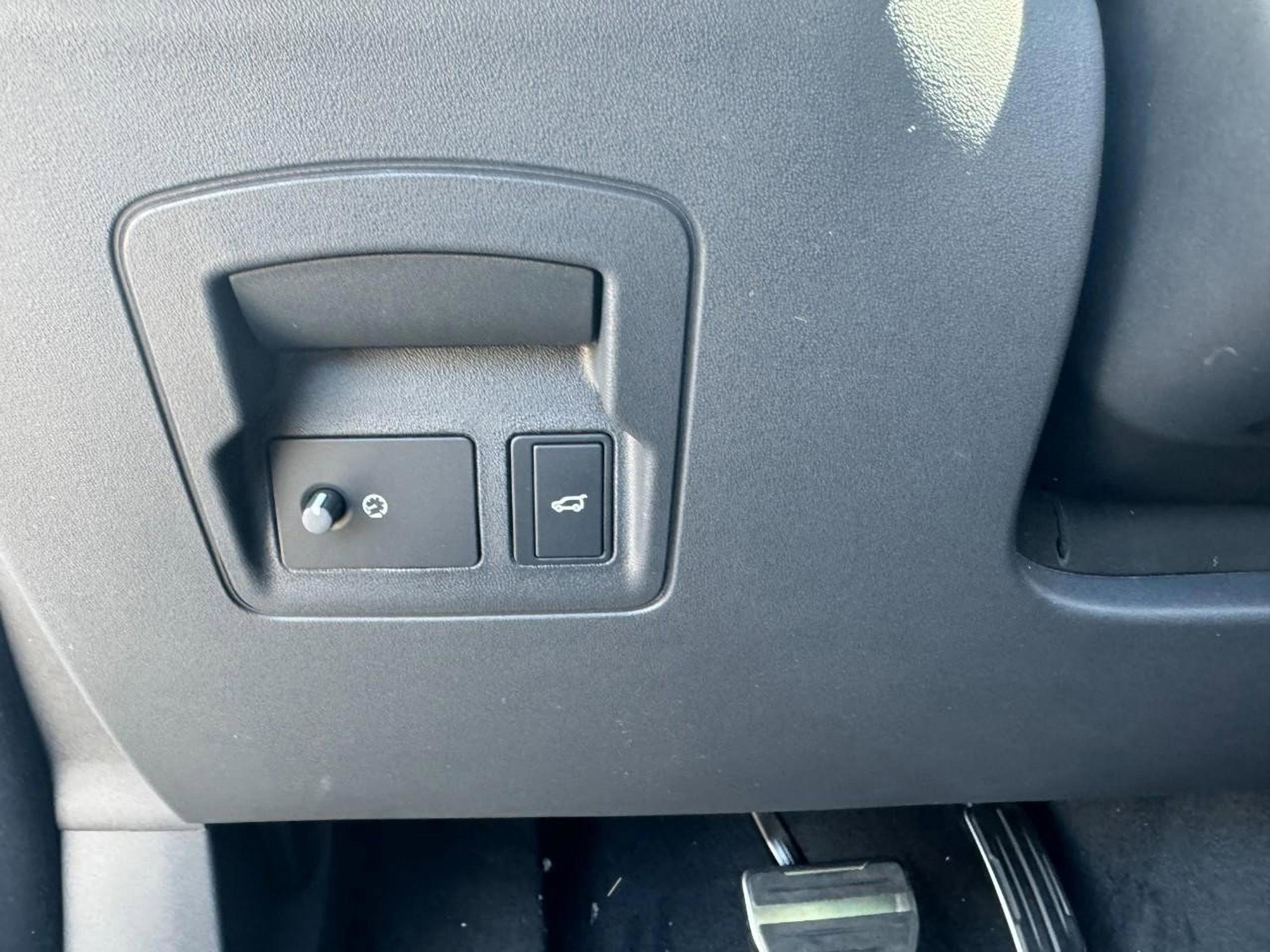 Used 2026 Land Rover Range Rover Velar Dynamic SE image 25