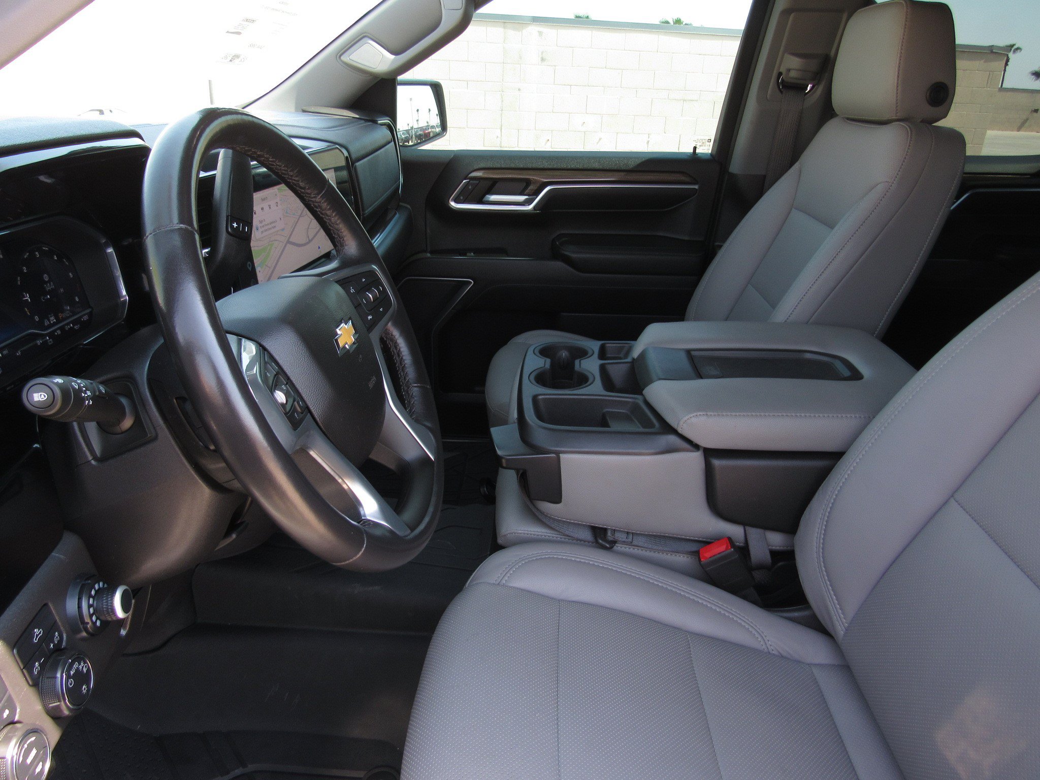 Used 2022 Chevrolet Silverado 1500 LT w/ Z71 Off-Road Package AWD/4WD image 14