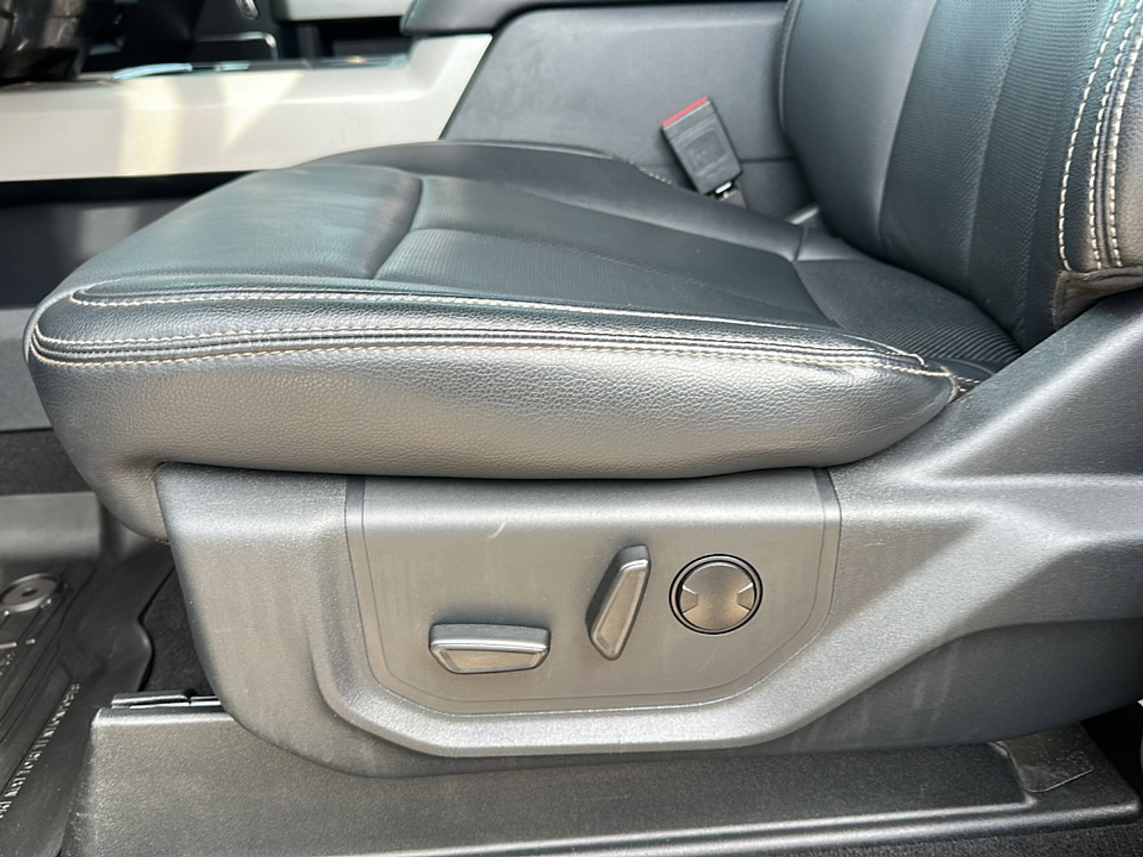 Used 2022 Ford F250 Lariat w/ Lariat Ultimate Package image 22