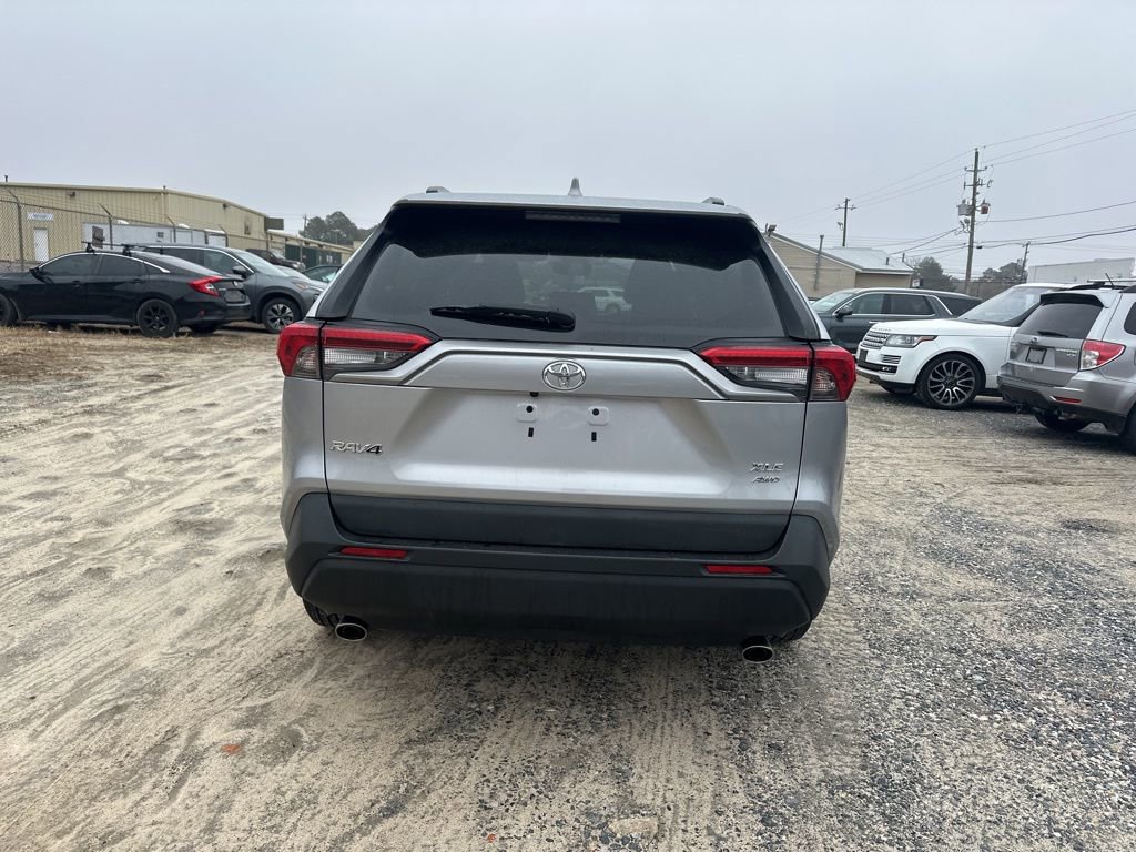 Used 2021 Toyota RAV4 XLE w/ Convenience Package image 4