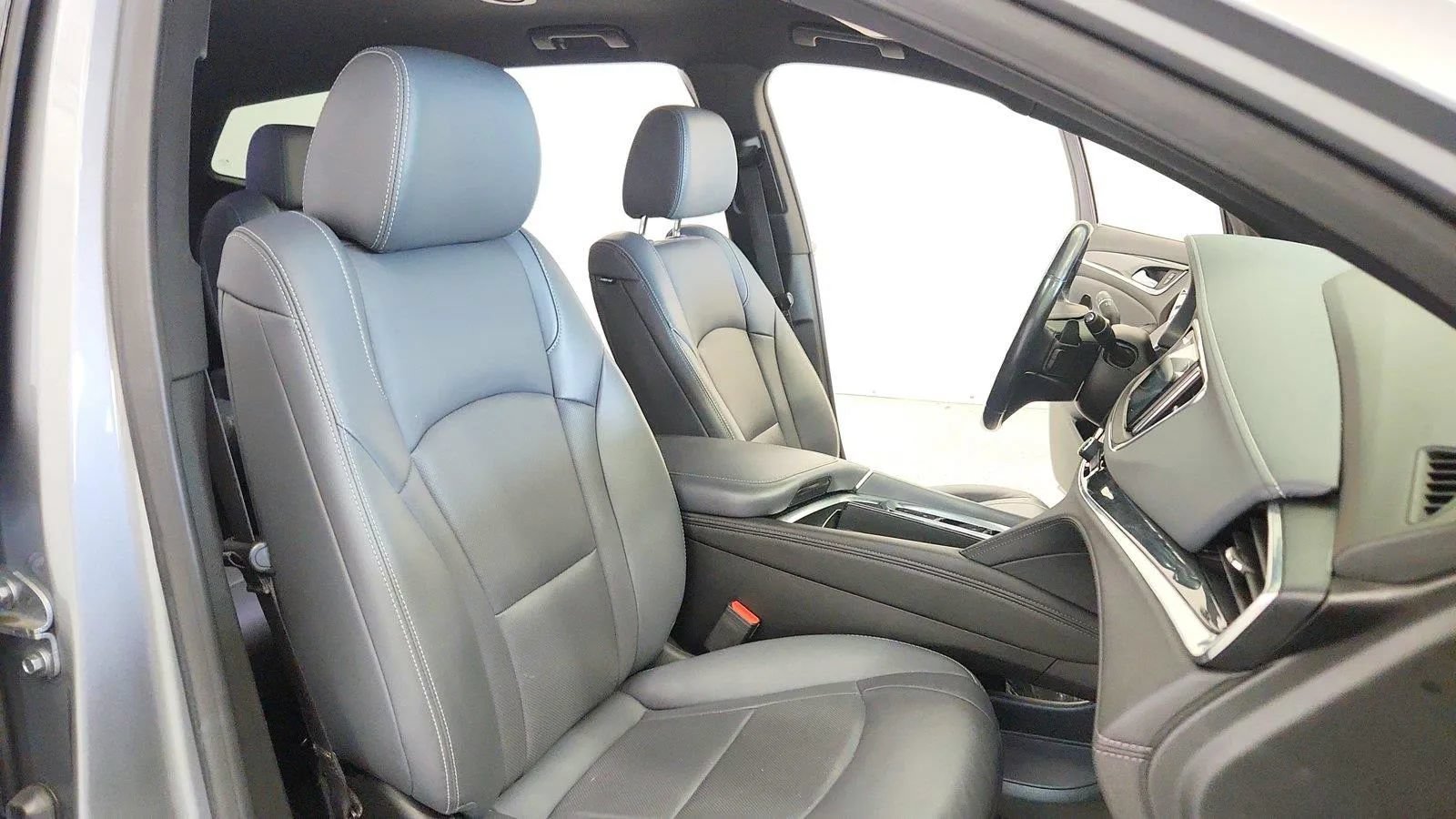 Used 2023 Buick Enclave Essence AWD/4WD image 32