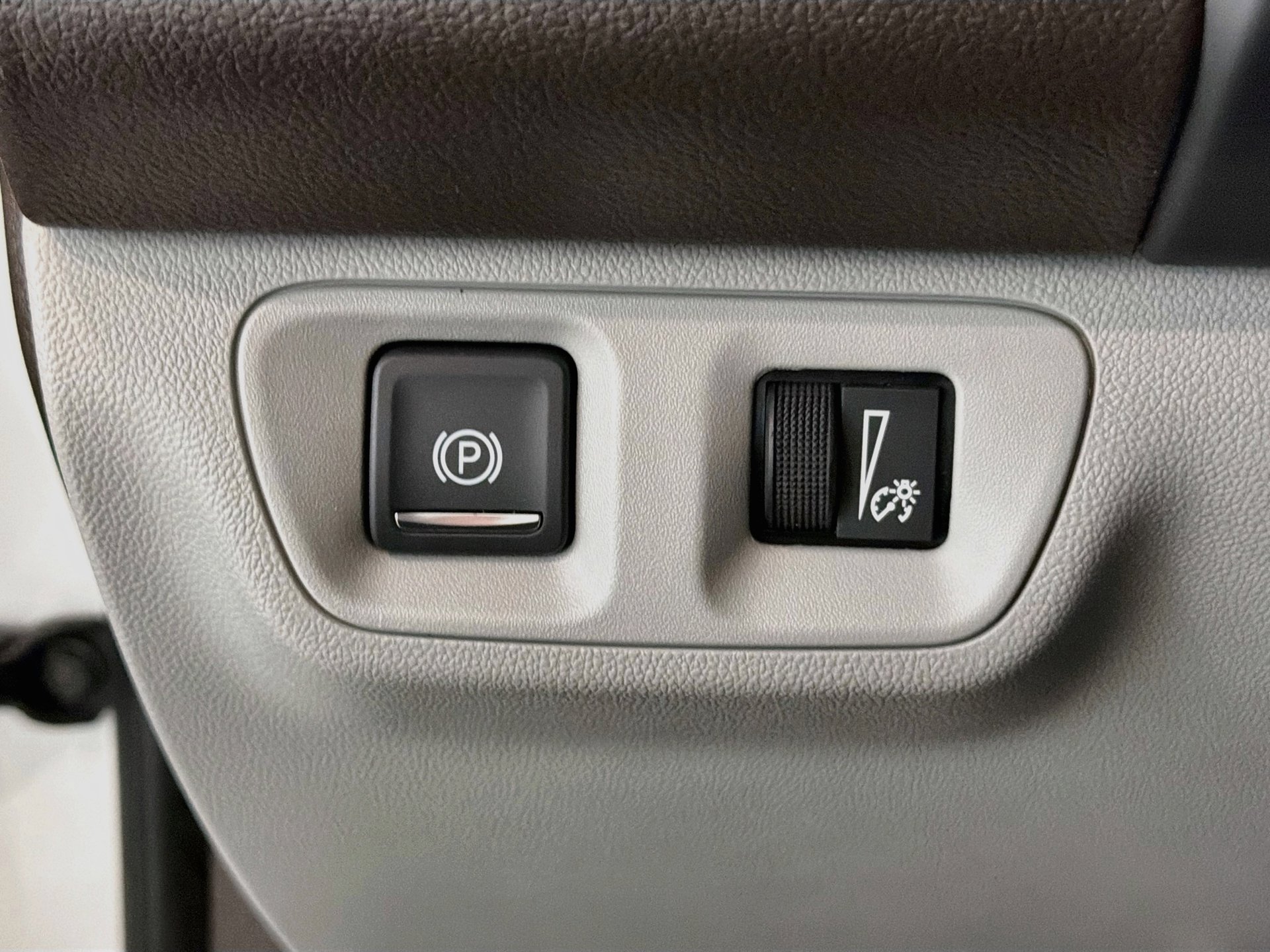 Used 2020 GMC Acadia SLT FWD image 33
