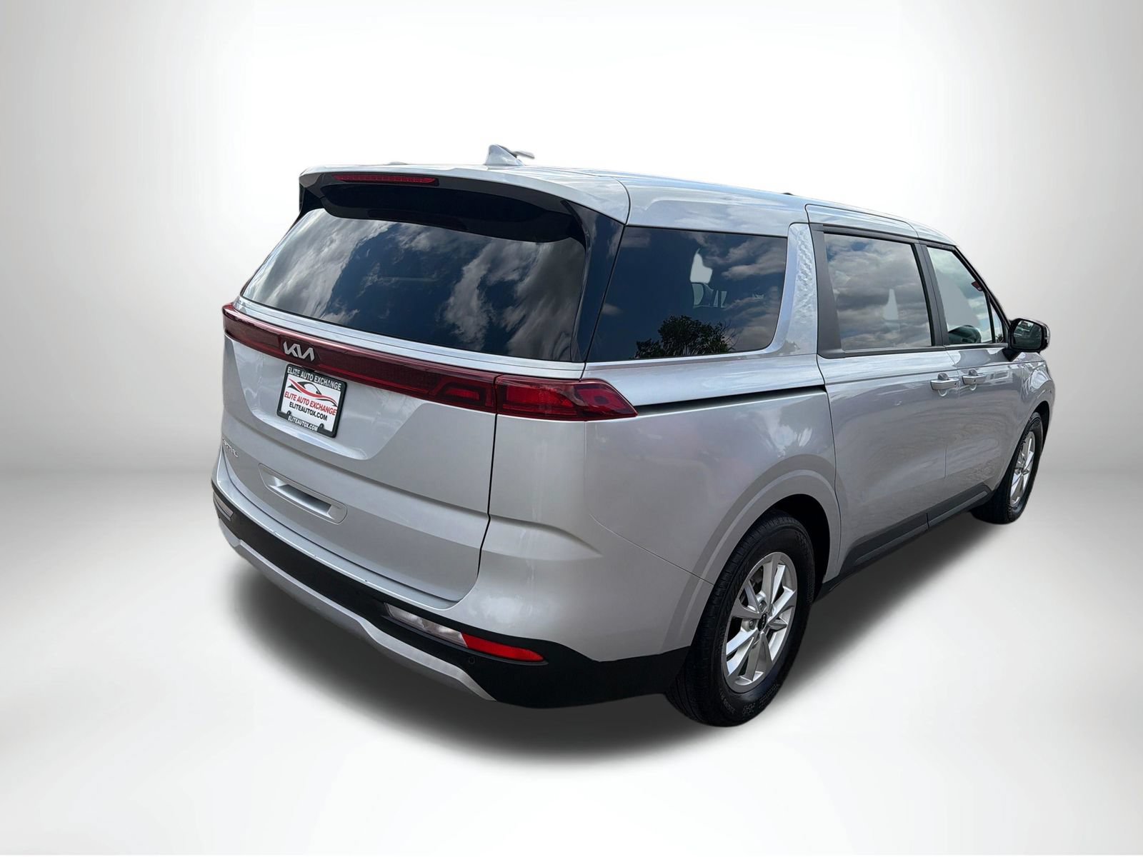 Used 2023 Kia Carnival LX FWD image 6