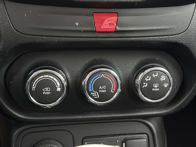 Used 2017 Jeep Renegade Altitude AWD/4WD image 22
