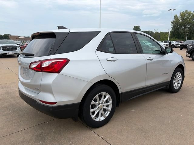 Used 2021 Chevrolet Equinox LS w/ LS Convenience Package AWD/4WD image 3