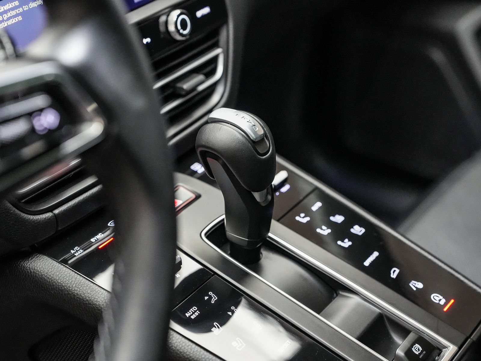 Certified 2024 Porsche Macan AWD/4WD image 23