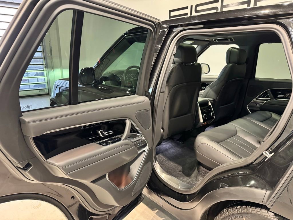 Used 2024 Land Rover Range Rover SE image 28