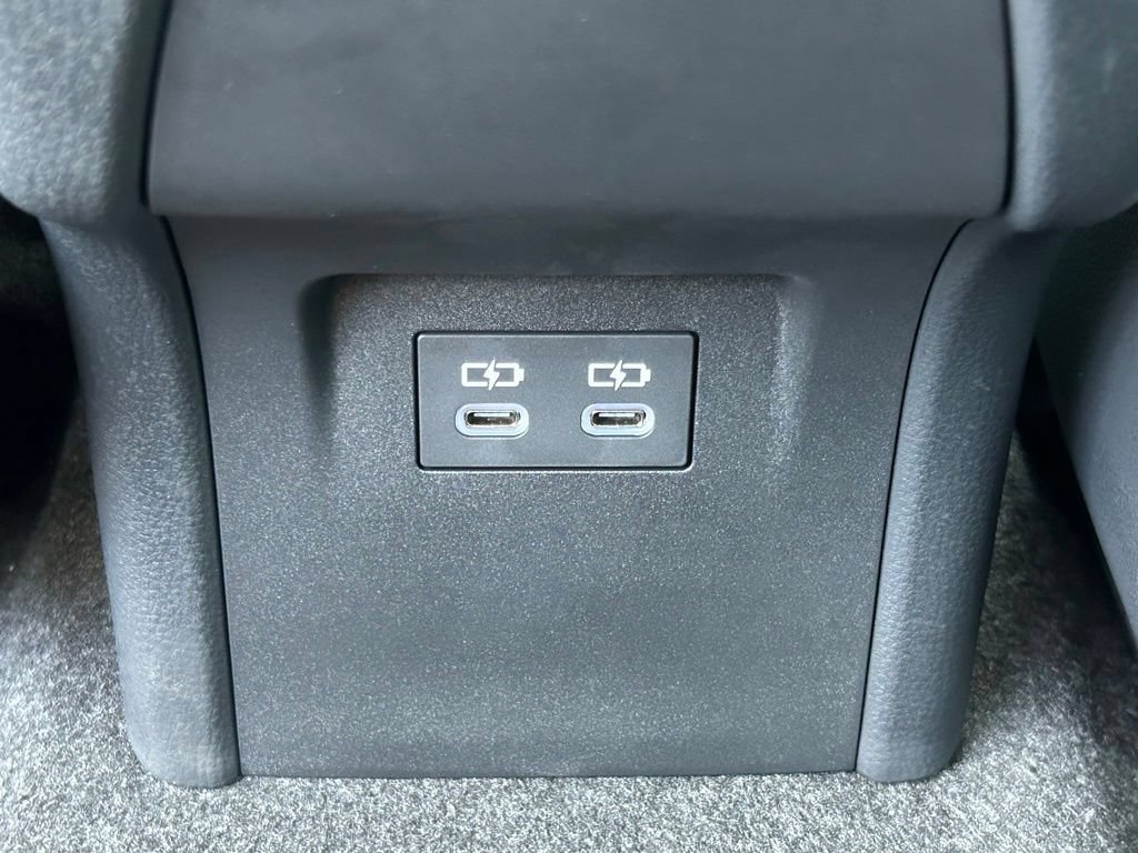 Used 2025 Toyota Prius LE FWD image 52