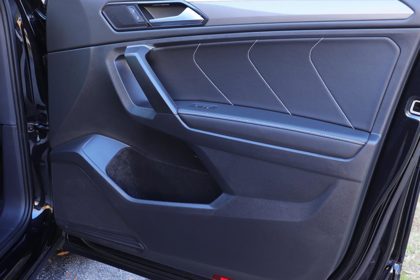 Used 2024 Volkswagen Tiguan SE R-Line image 20