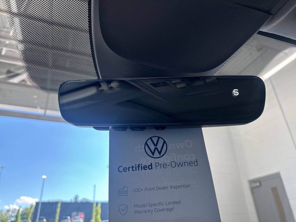Certified 2025 Volkswagen Taos SE image 23