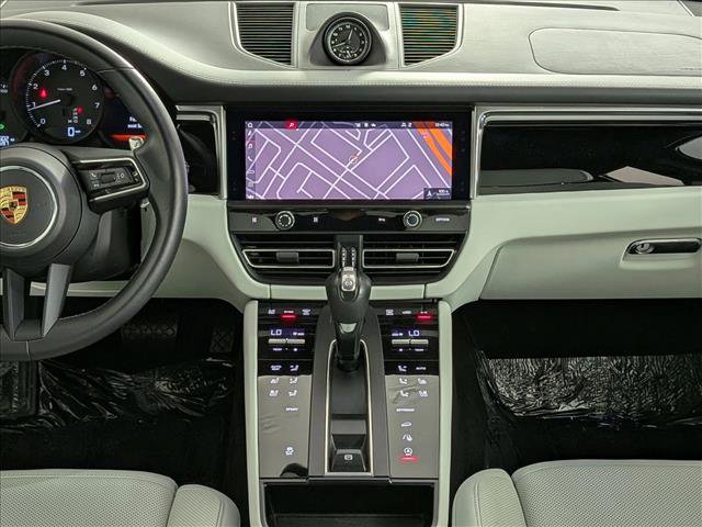 Certified 2024 Porsche Macan image 18