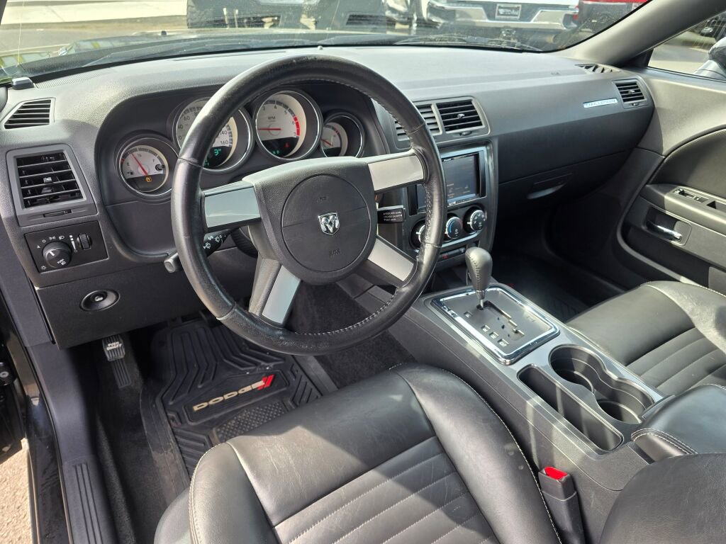 Used 2009 Dodge Challenger R/T RWD image 2