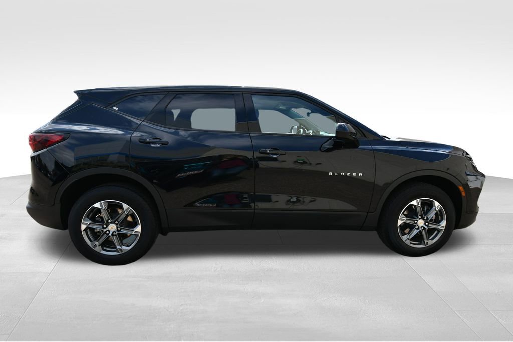 Used 2025 Chevrolet Blazer LT AWD/4WD image 9
