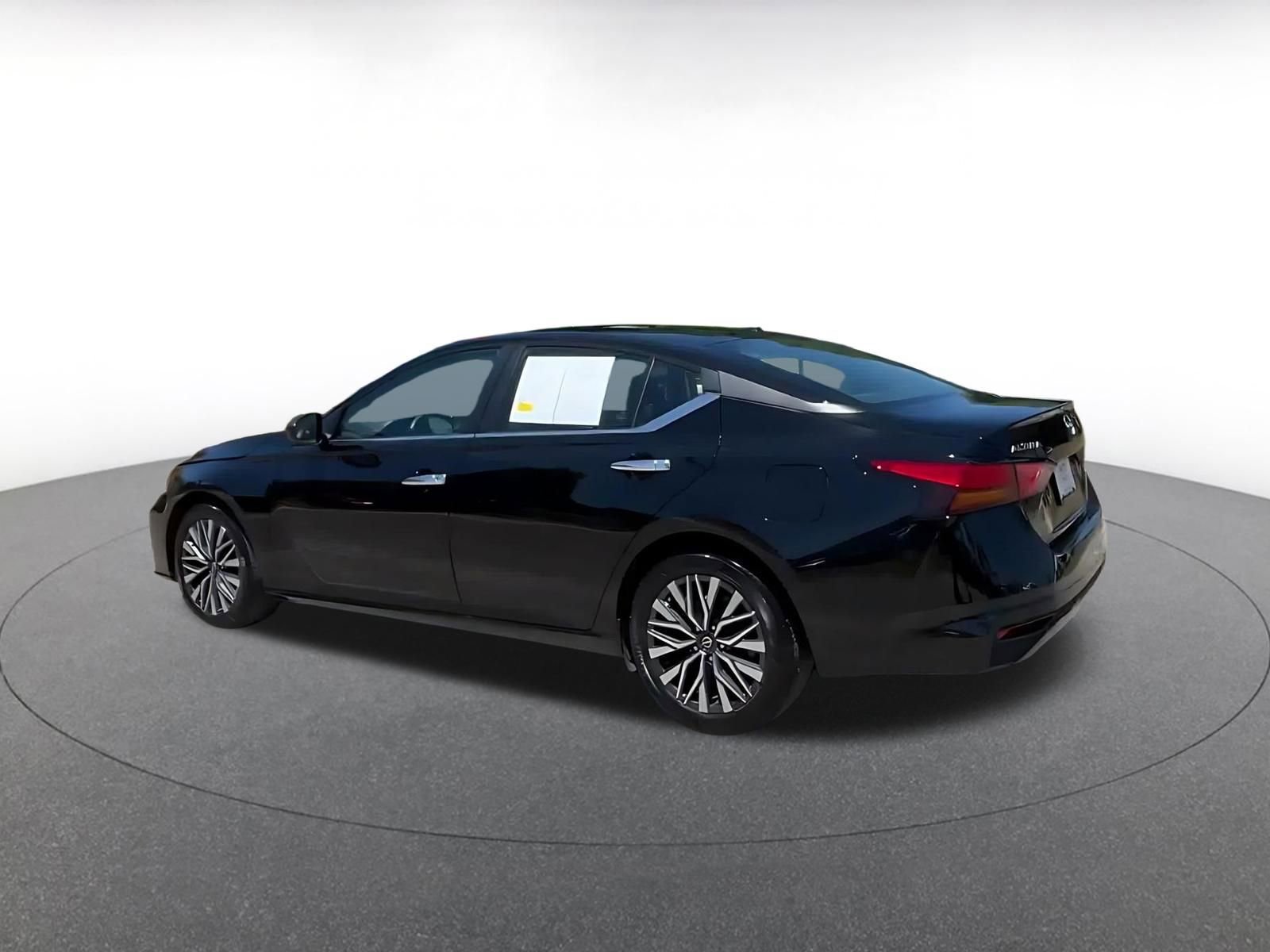 Used 2025 Nissan Altima 2.5 SV image 9