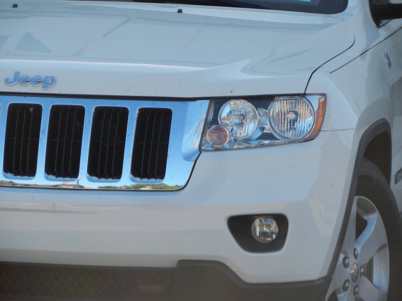 Used 2011 Jeep Grand Cherokee Laredo AWD/4WD image 6