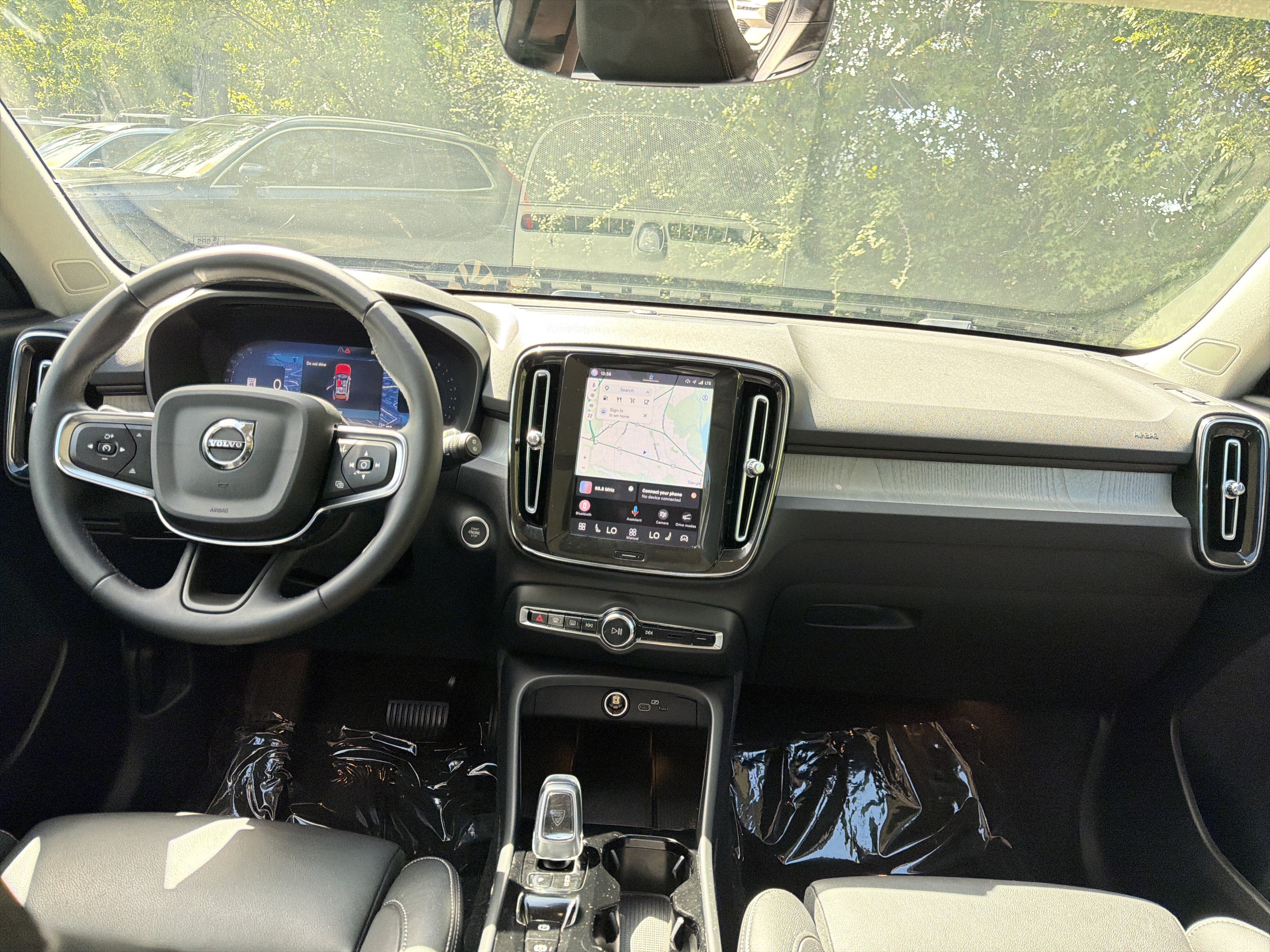 Used 2025 Volvo XC40 B5 Plus AWD/4WD image 30