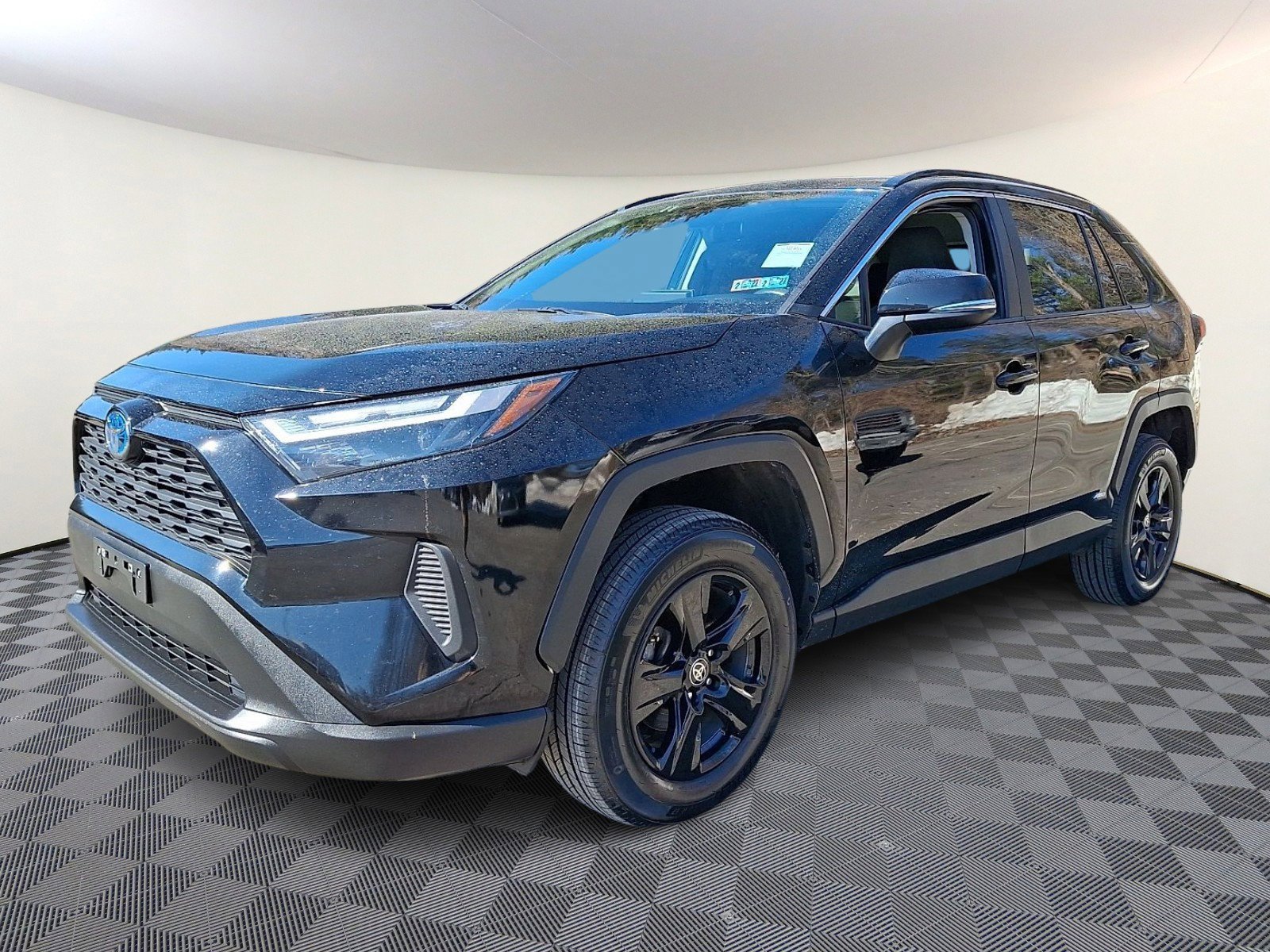 Used 2024 Toyota RAV4 XLE AWD/4WD image 3
