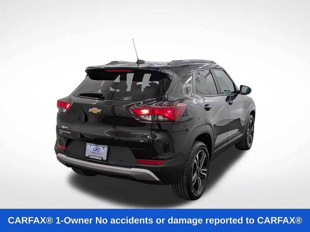 Used 2025 Chevrolet Blazer LT AWD/4WD image 2