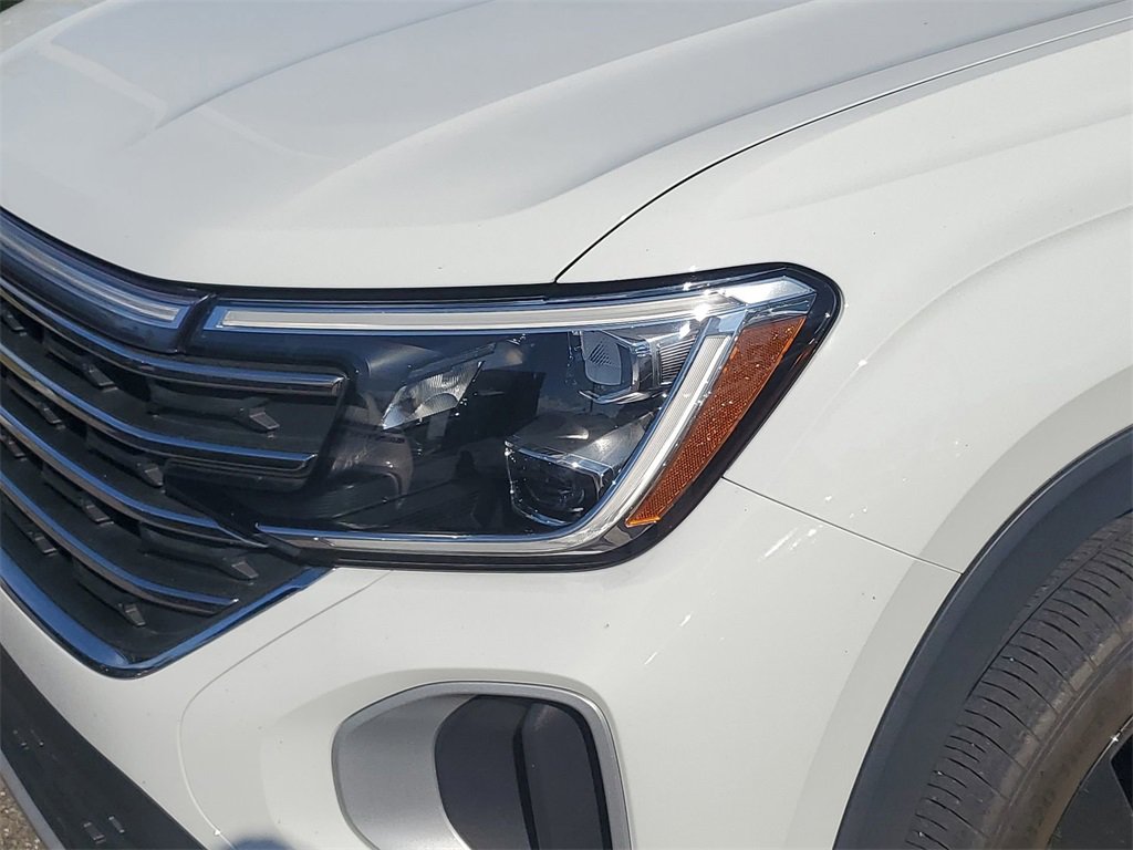 Used 2024 Volkswagen Atlas SE w/ Black Wheel Package image 4